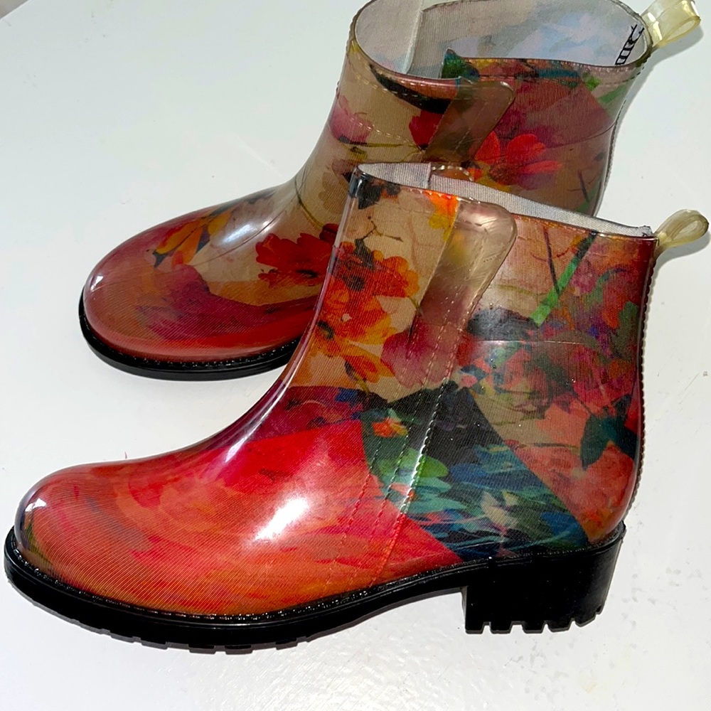 Nicole Miller New York sz 9 short rain boot floral.
